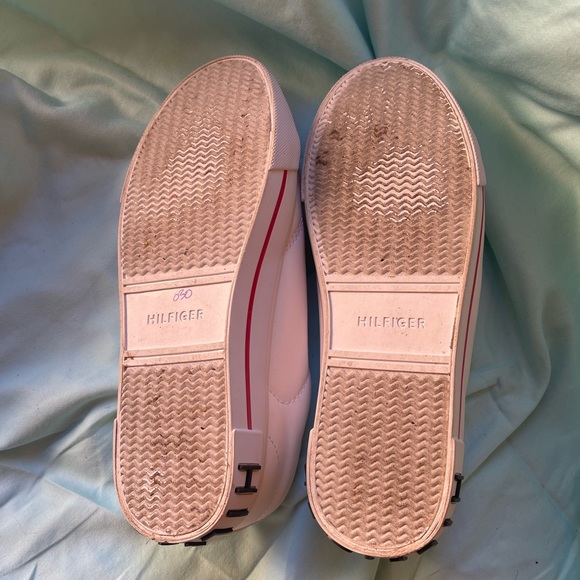 Tommy Hilfiger lace up shoes. New worn once. Size 8 in excellent condition. - Picture 5 of 5